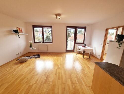 Fotografie nemovitosti - Pronájem velmi prostorného a světlého bytu 2kk s balkonem, Dvorecká, Praha 4 Podolí