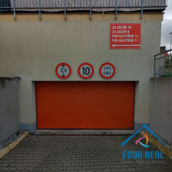 Pronájem garážového stání v bytovém domě Pod Haltýřem 1497/11, 149 00 Praha