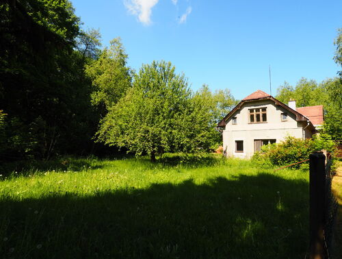 Fotografie nemovitosti - Prodej domu/chalupy s přístavbami v meandru potoka, pozemek 1407 m2, Stará Paka - Roškopov