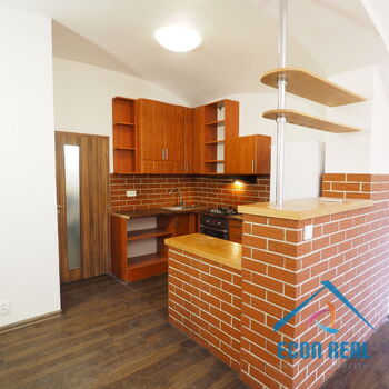 Pronájem prostorného bytu 2+kk, 60 m2, Mariánské nám., Stará Boleslav