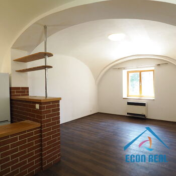 Pronájem prostorného bytu 2+kk, 60 m2, Mariánské nám., Stará Boleslav