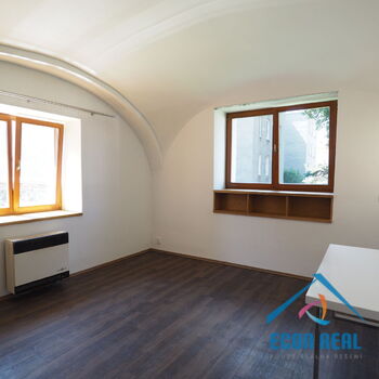 Pronájem prostorného bytu 2+kk, 60 m2, Mariánské nám., Stará Boleslav