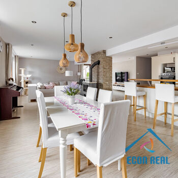 Prodej prostorného RD 5kk, s bazénem, garáží, zahradou, Chrášťany u Prahy