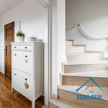 Prodej prostorného RD 5kk, s bazénem, garáží, zahradou, Chrášťany u Prahy