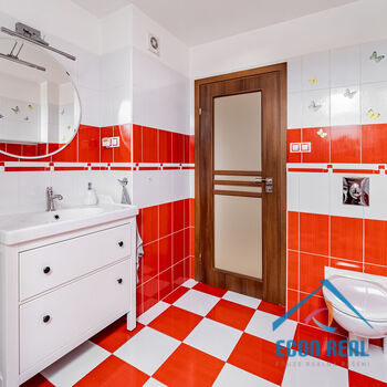 Prodej prostorného RD 5kk, s bazénem, garáží, zahradou, Chrášťany u Prahy