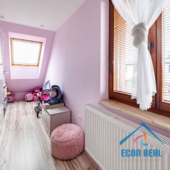 Prodej prostorného RD 5kk, s bazénem, garáží, zahradou, Chrášťany u Prahy