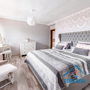 Prodej prostorného RD 5kk, s bazénem, garáží, zahradou, Chrášťany u Prahy