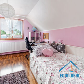 Prodej prostorného RD 5kk, s bazénem, garáží, zahradou, Chrášťany u Prahy