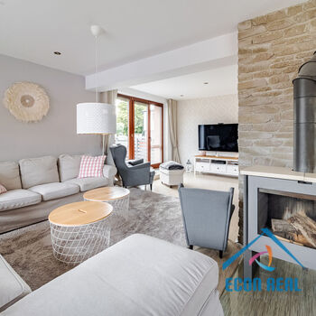 Prodej prostorného RD 5kk, s bazénem, garáží, zahradou, Chrášťany u Prahy