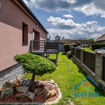 Prodej prostorného RD 5kk, s bazénem, garáží, zahradou, Chrášťany u Prahy