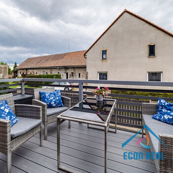 Prodej prostorného RD 5kk, s bazénem, garáží, zahradou, Chrášťany u Prahy