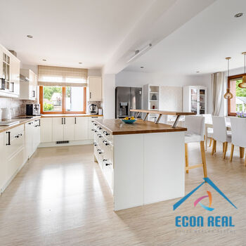 Prodej prostorného RD 5kk, s bazénem, garáží, zahradou, Chrášťany u Prahy