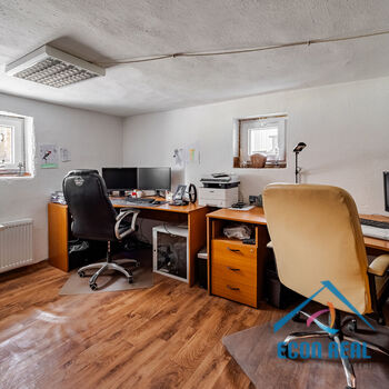 Prodej prostorného RD 5kk, s bazénem, garáží, zahradou, Chrášťany u Prahy