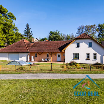 Prodej RD s dvojgaráží, saunou, vířivkou a bazénem, Svatava u Černovic