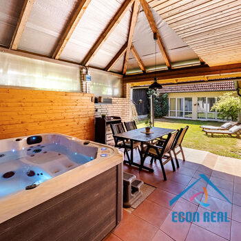 Prodej RD s dvojgaráží, saunou, vířivkou a bazénem, Svatava u Černovic