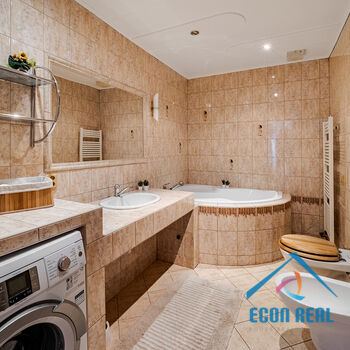 Prodej RD s dvojgaráží, saunou, vířivkou a bazénem, Svatava u Černovic