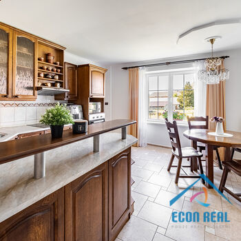 Prodej RD s dvojgaráží, saunou, vířivkou a bazénem, Svatava u Černovic