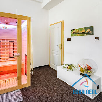 Prodej RD s dvojgaráží, saunou, vířivkou a bazénem, Svatava u Černovic