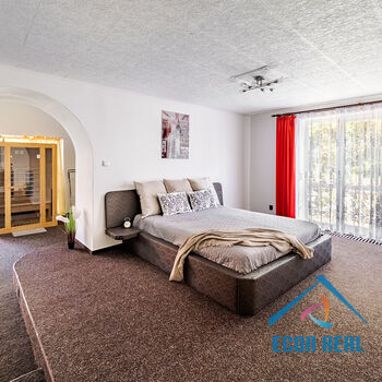 Prodej RD s dvojgaráží, saunou, vířivkou a bazénem, Svatava u Černovic