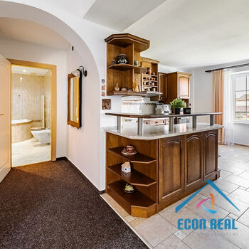 Prodej RD s dvojgaráží, saunou, vířivkou a bazénem, Svatava u Černovic