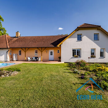 Prodej RD s dvojgaráží, saunou, vířivkou a bazénem, Svatava u Černovic