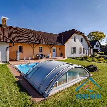 Prodej RD s dvojgaráží, saunou, vířivkou a bazénem, Svatava u Černovic