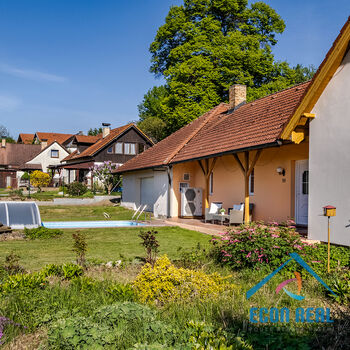 Prodej RD s dvojgaráží, saunou, vířivkou a bazénem, Svatava u Černovic