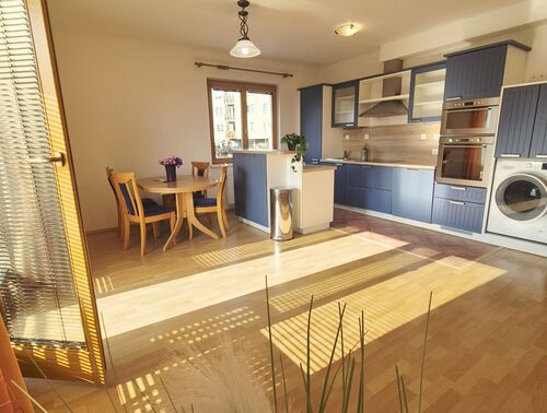 Fotografie nemovitosti - Pronájem příjemného a světlého bytu 3+kk s garážovým stáním a terasou, Krejčího, Praha 8 Libeň