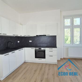 Pronájem zcela nového bytu 2kk 56 m2, terasa 18 m2, parkovací stání, ve vile, Havlíčkova, Kolín