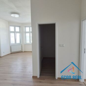 Pronájem zcela nového bytu 2kk 56 m2, terasa 18 m2, parkovací stání, ve vile, Havlíčkova, Kolín