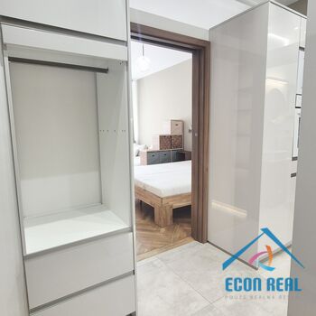 Pronájem luxusně zrekonstruovaného, designového, plně vybaveného 1kk, Opatovická, Praha 1 Nové Město