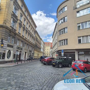 Pronájem luxusně zrekonstruovaného, designového, plně vybaveného 1kk, Opatovická, Praha 1 Nové Město