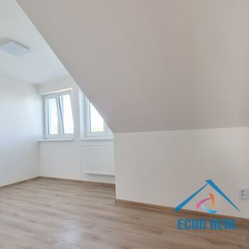 Pronájem zcela nového bytu 2kk se šatnou a s parkovacím stáním ve vile, Havlíčkova, Kolín