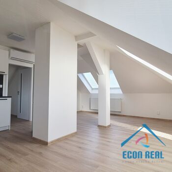 Pronájem zcela nového bytu 2kk se šatnou a s parkovacím stáním ve vile, Havlíčkova, Kolín