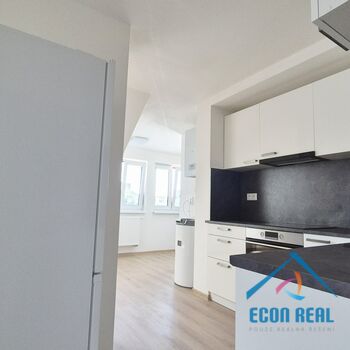 Pronájem zcela nového bytu 2kk se šatnou a s parkovacím stáním ve vile, Havlíčkova, Kolín