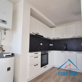 Pronájem zcela nového bytu 2kk se šatnou a s parkovacím stáním ve vile, Havlíčkova, Kolín