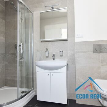 Pronájem zcela nového bytu 2kk se šatnou a s parkovacím stáním ve vile, Havlíčkova, Kolín