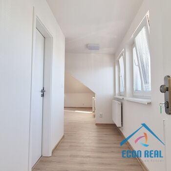 Pronájem zcela nového bytu 2kk se šatnou a s parkovacím stáním ve vile, Havlíčkova, Kolín