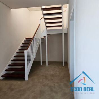 Pronájem zcela nového bytu 2kk se šatnou a s parkovacím stáním ve vile, Havlíčkova, Kolín