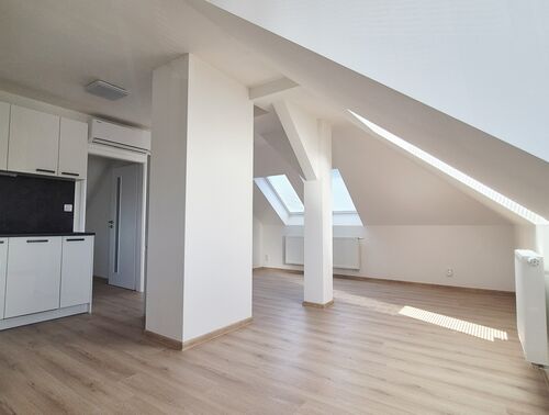 Fotografie nemovitosti - Pronájem zcela nového bytu 2kk se šatnou a s parkovacím stáním ve vile, Havlíčkova, Kolín