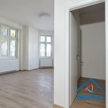 Pronájem zcela nového bytu 2kk se šatnou a s parkovacím stáním ve vile, Havlíčkova, Kolín