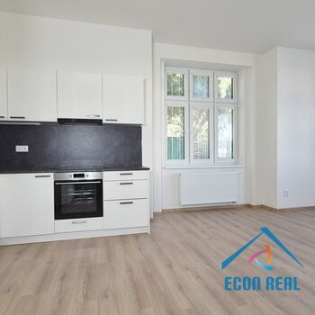 Pronájem zcela nového bytu 2kk se šatnou a s parkovacím stáním ve vile, Havlíčkova, Kolín