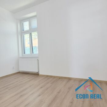 Pronájem zcela nového bytu 2kk se šatnou a s parkovacím stáním ve vile, Havlíčkova, Kolín