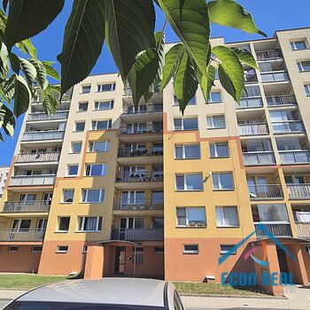 Prodej rodinného, světlého bytu 4+1, 74,6 m2 s lodžií a sklepem, sídliště Cukrovar, Kralupy n/V.