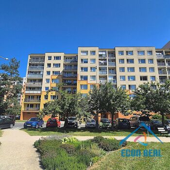 Prodej rodinného, světlého bytu 4+1, 74,6 m2 s lodžií a sklepem, sídliště Cukrovar, Kralupy n/V.