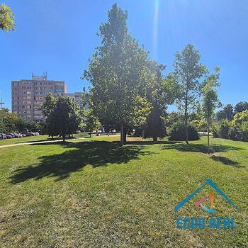 Prodej rodinného, světlého bytu 4+1, 74,6 m2 s lodžií a sklepem, sídliště Cukrovar, Kralupy n/V.