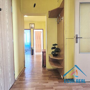 Prodej rodinného, světlého bytu 4+1, 74,6 m2 s lodžií a sklepem, sídliště Cukrovar, Kralupy n/V.