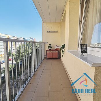 Prodej rodinného, světlého bytu 4+1, 74,6 m2 s lodžií a sklepem, sídliště Cukrovar, Kralupy n/V.