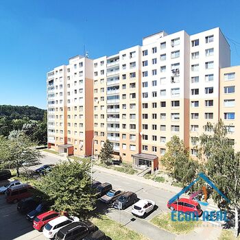 Prodej rodinného, světlého bytu 4+1, 74,6 m2 s lodžií a sklepem, sídliště Cukrovar, Kralupy n/V.