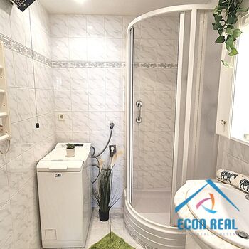 Prodej rodinného, světlého bytu 4+1, 74,6 m2 s lodžií a sklepem, sídliště Cukrovar, Kralupy n/V.